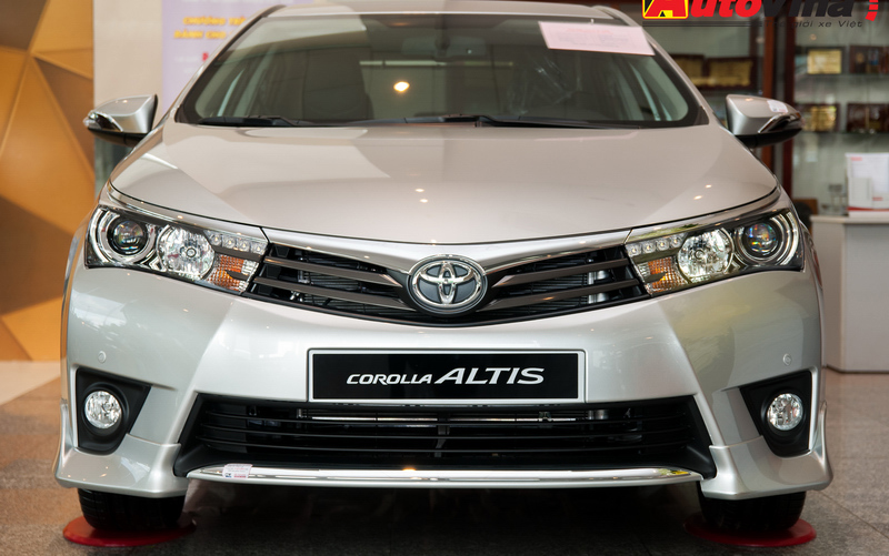 Corolla Altis 2.0V 2015
